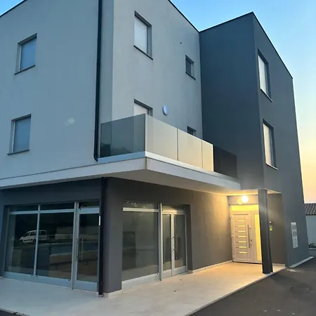 Apartment Tini 1 *
