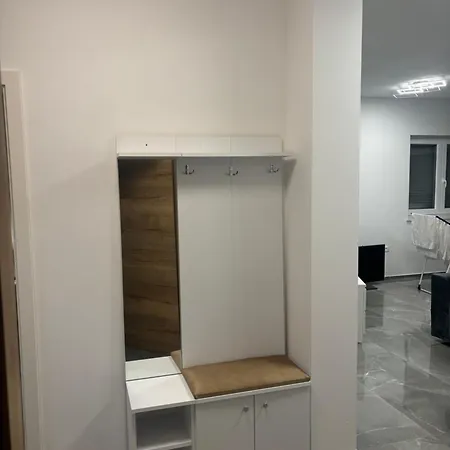 Tini 1 Apartment *